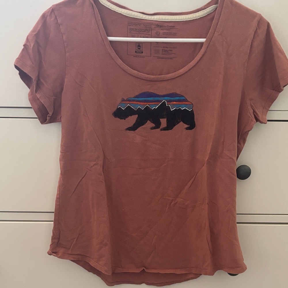 Patagonia Women's Rust Bear Graphic Scoop Neck Tee size M